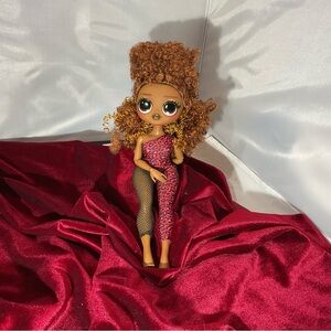 MGA LOL OMG Surprise Royal Bee Doll